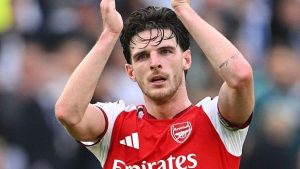 Declan Rice applauding the Arsenal fans